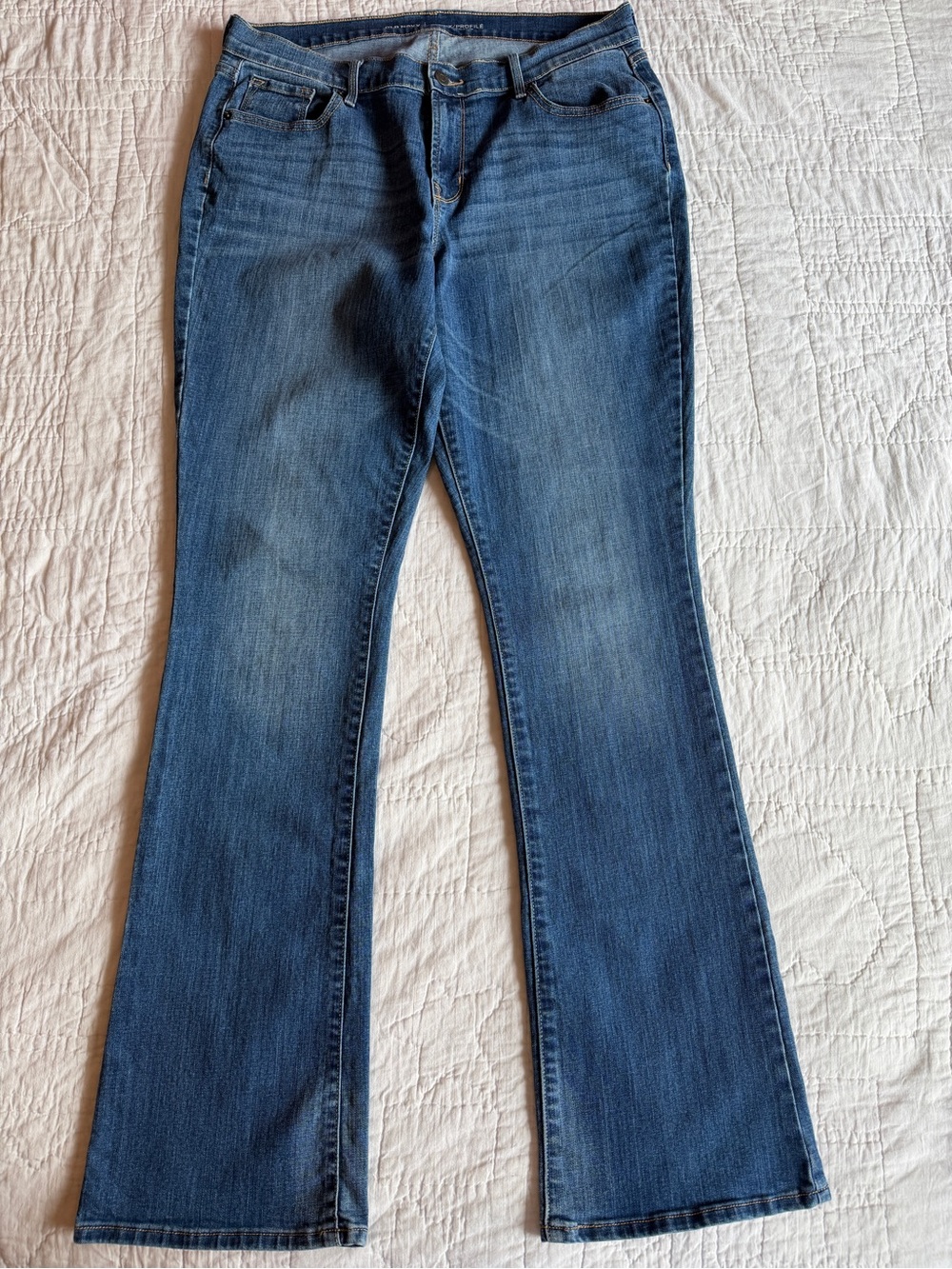 Old Navy Medium Blue Curvy Profile, Midrise Bootcut TALL Jeans